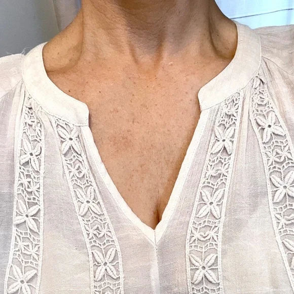 🔥2/$12 ABOUT A GIRL•| Cream Peasant Top Size Small - Picture 5 of 11